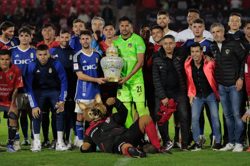 La noche del Oviedo y Coyotes (0-1): un gato amarillo paraliza la&nbsp;cancha.