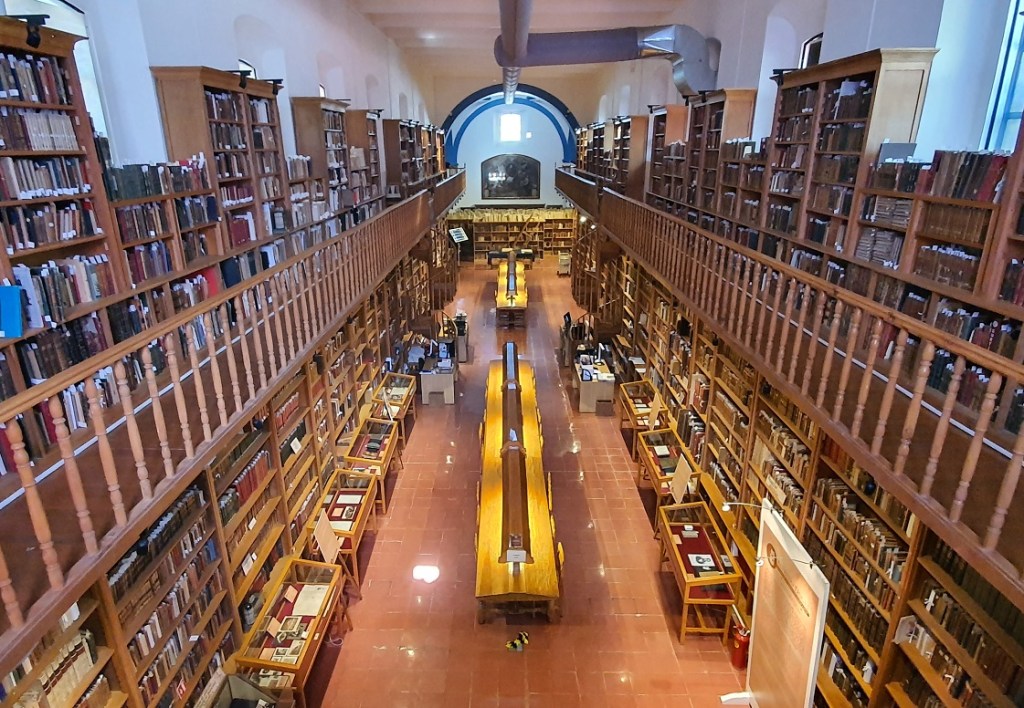 Conoce la Biblioteca Armando Olivares, un gran santuario de libros&nbsp;antiguos