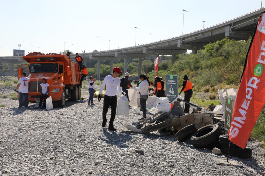 ACUMULA VOLUNTARIADO ORGANIZADO POR SECRETARÍA DE PARTICIPACIÓN CIUDADANA17.5 TONELADAS DE RESIDUOS RECABADOS EN RÍO SANTA&nbsp;CATARINA